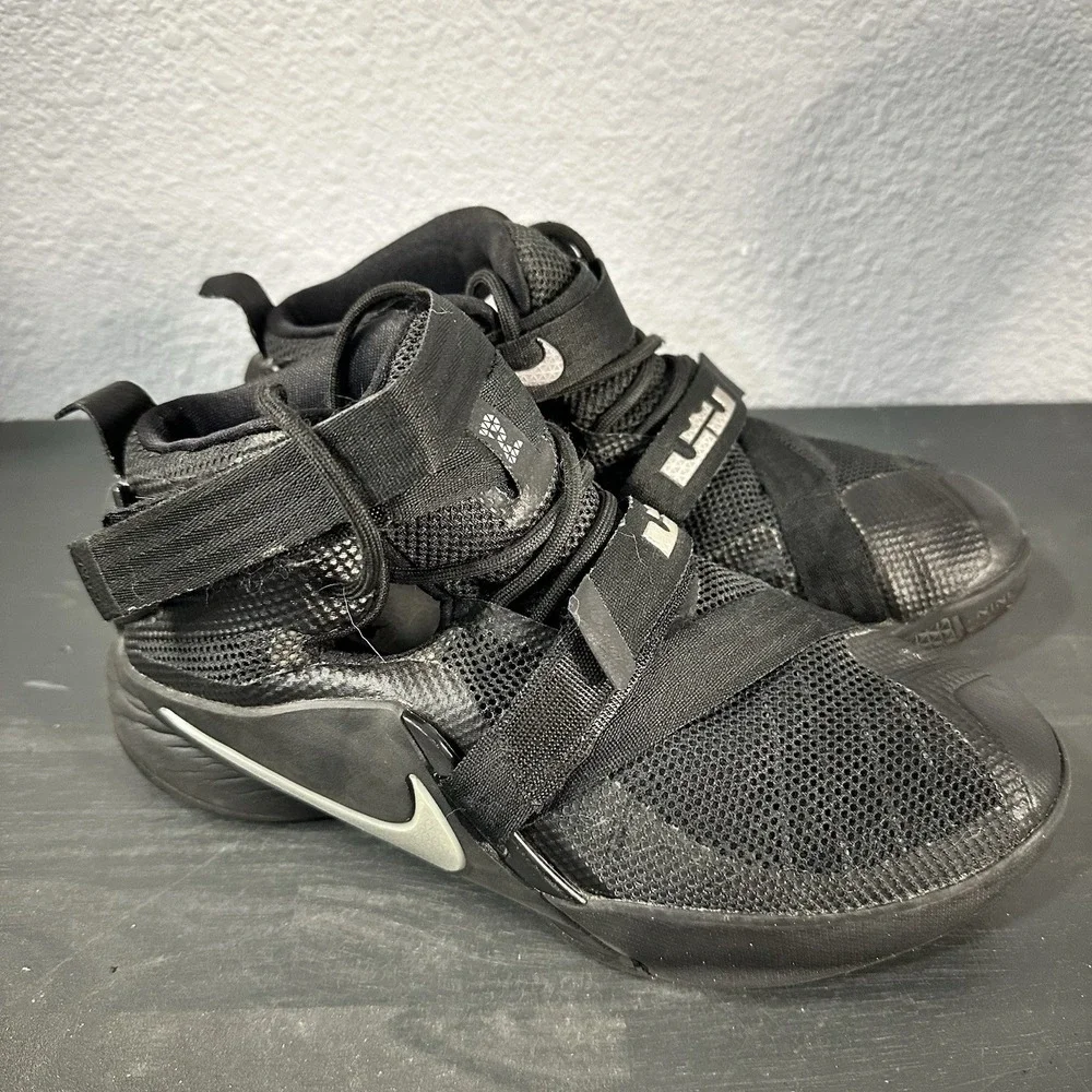 Nike LeBron Soldier Kids 6Y Basketball Shoe Black Adjustable High Top 776471-001
